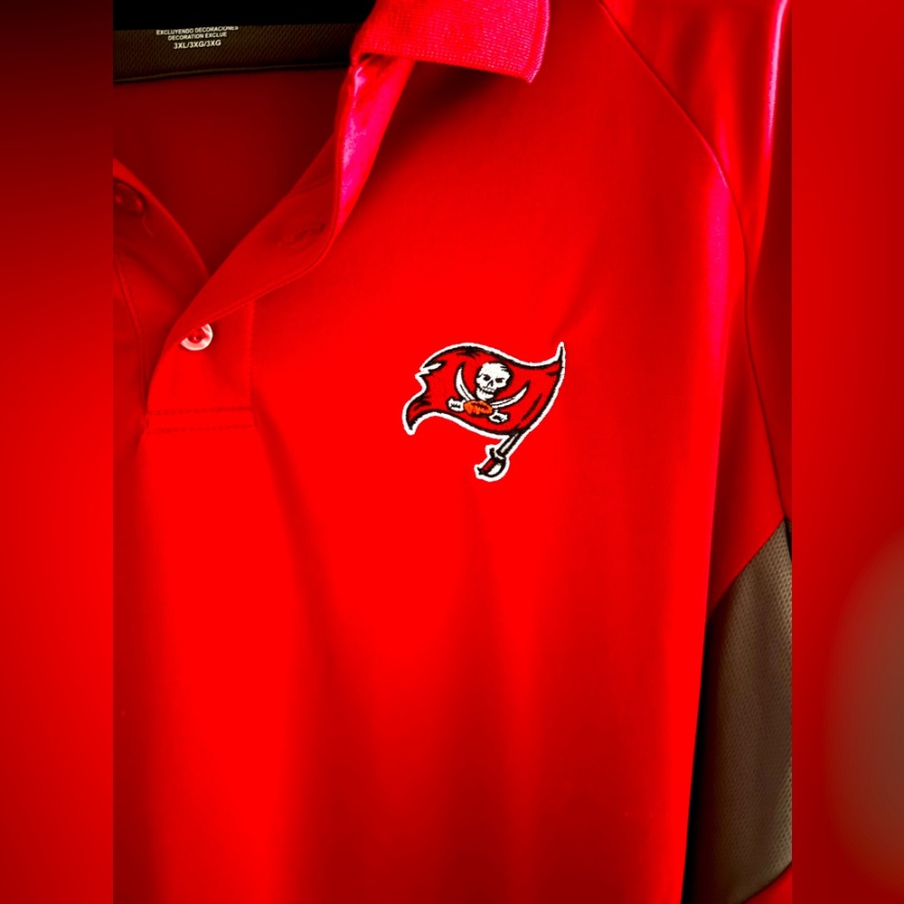 🏈 NFL Team Apparel Tampa Bay Buccaneers Golf Shirt 3XL - $40 CAD 🏈
